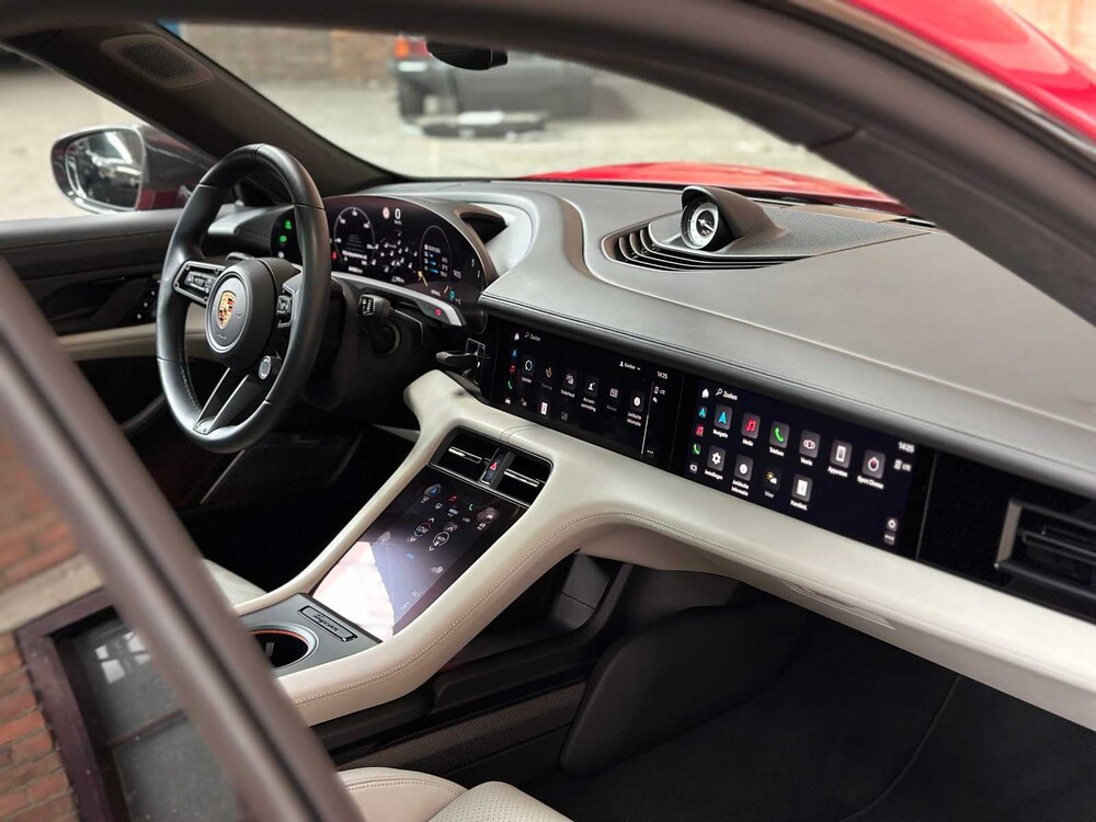 Porsche Taycan Turbo S 93 kWh 626hp 2020