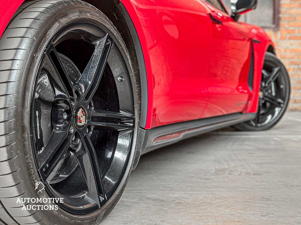 Porsche Taycan Turbo S 93 kWh 626hp 2020