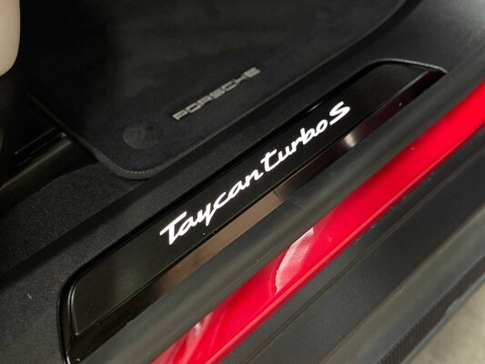 Porsche Taycan Turbo S 93 kWh 626PS 2020