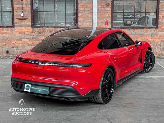 Porsche Taycan Turbo S 93 kWh 626hp 2020