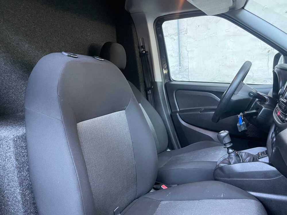 Fiat Doblo Cargo 1.6 MJ L2H1 SX 105PS 2016 (Leichenwagen/Transfer/Leichenwagen), VT-209-G