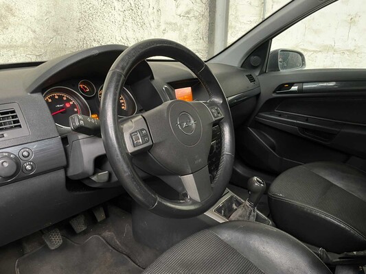 Opel Astra 1.8 Cosmo 125PS 2004, (Original-NL), 31-PB-SK 