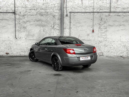 Renault Megane Coupé-Cabriolet 1.6-16V Priv.Luxe 113hp 2005, 71-RP-TR