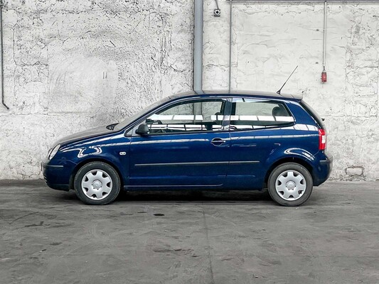 Volkswagen Polo 1.2-12V Comfortline 64hp 2002 (Original-NL), 62-LH-BZ