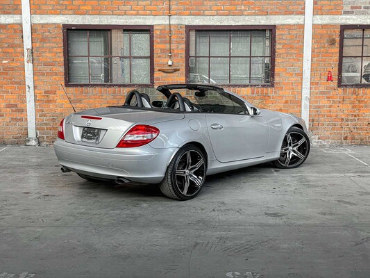 Mercedes-Benz SLK350 3.5 V6 272hp 2004 AIRSCARF Youngtimer