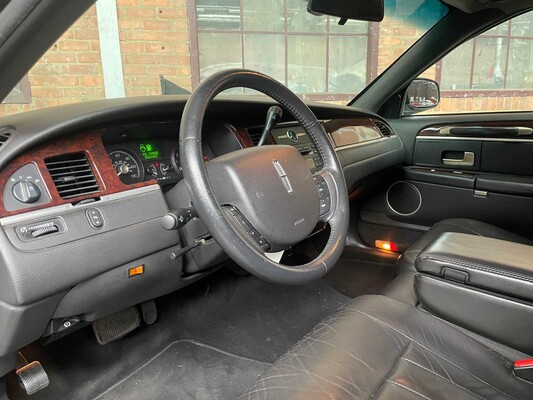 Lincoln Town Car Superior Coach Hearse 242hp 2008, 04-ZL-XB