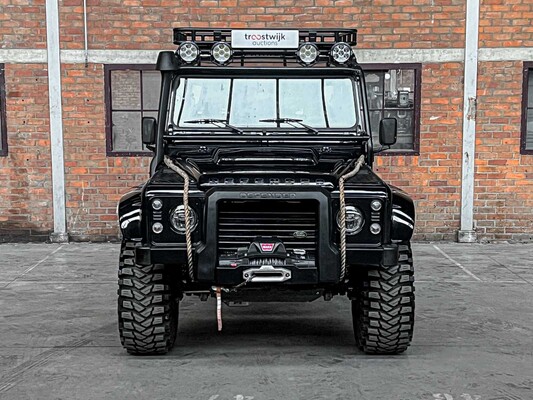 Land Rover Defender 2.5 TD5 110 SW G4 122hp 2004 (Original-NL), 69-NV-ZH (James Bond)