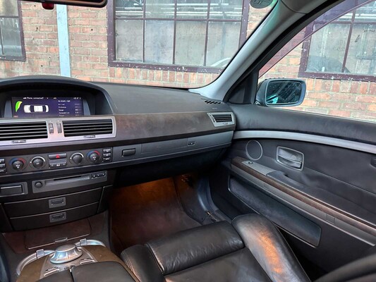 BMW 745i Executive E65 4.4 V8 333hp 2004 Youngtimer