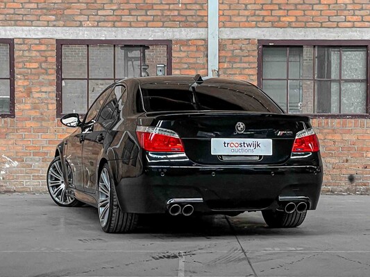 BMW M5 5.0 V10 500hp 2010