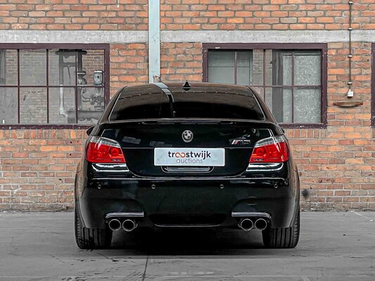 BMW M5 5.0 V10 500hp 2010