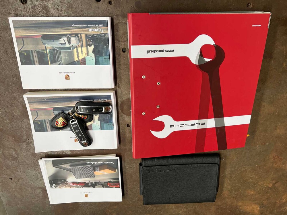 Porsche Taycan 4S Performance 84kWh 489PS 2020 (Original-NL), J-824-JS