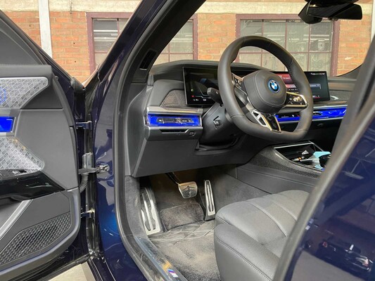 BMW i7 xDrive60 106 kWh M-Sport 544pk 2023 (Origineel-NL + 1e Eigenaar) G70, T-374-PF