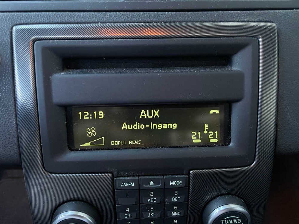 Volvo C30 2.0 D3 R-Design Pro Edition 150hp 2012 (Original-UK), 77-ZDN-7