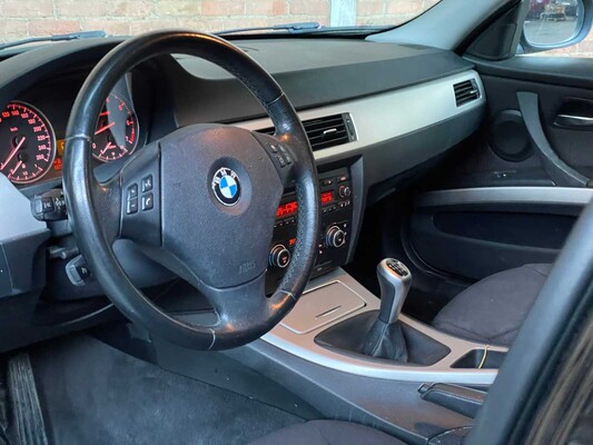 BMW 3-serie 318i Business line 143hp 2010, L-615-RN