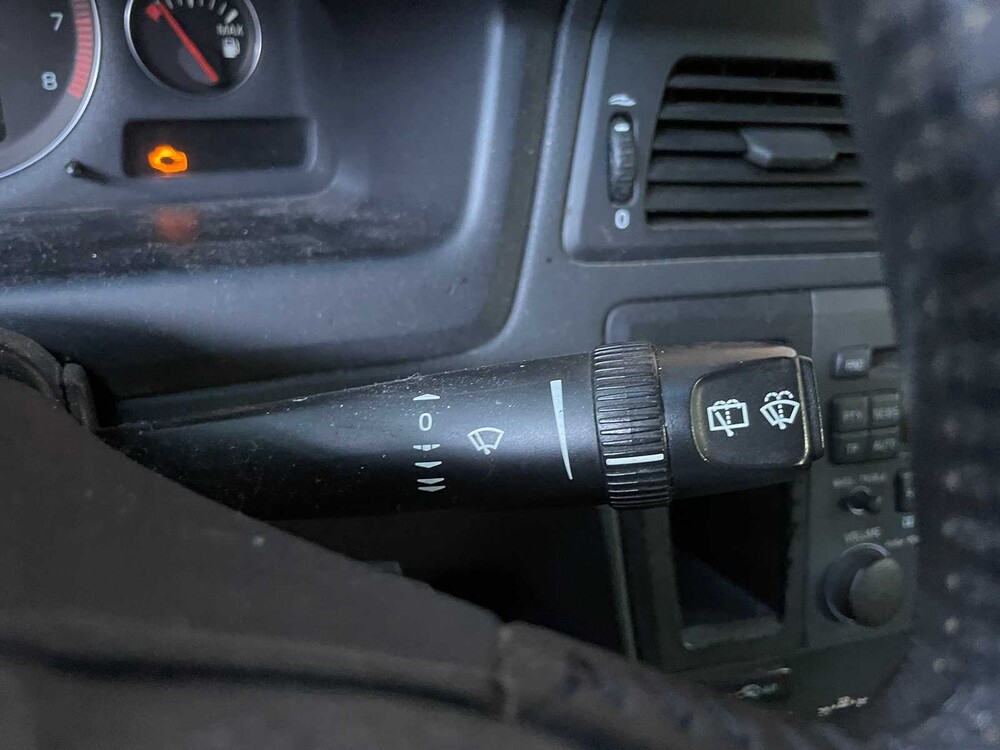 Volvo V70 2.4 Comfort Line 140hp 2003 (Original-NL), 73-LZ-LF