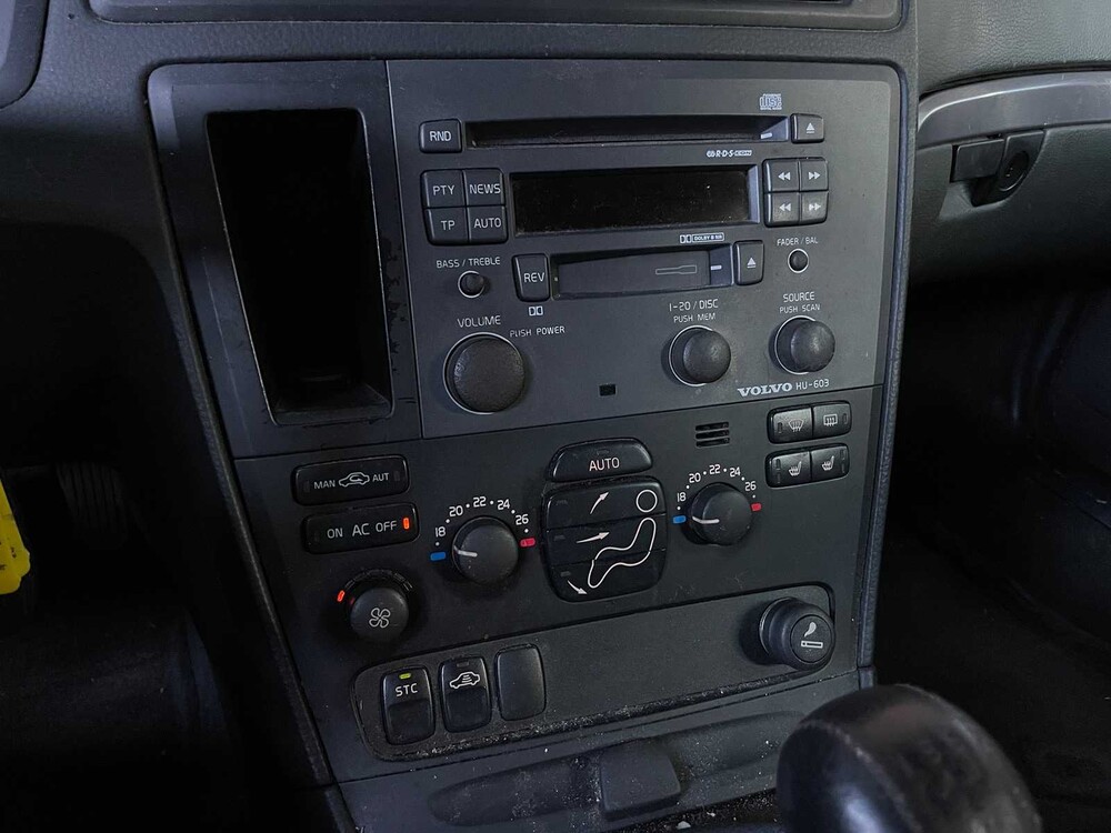 Volvo V70 2.4 Comfort Line 140hp 2003 (Original-NL), 73-LZ-LF