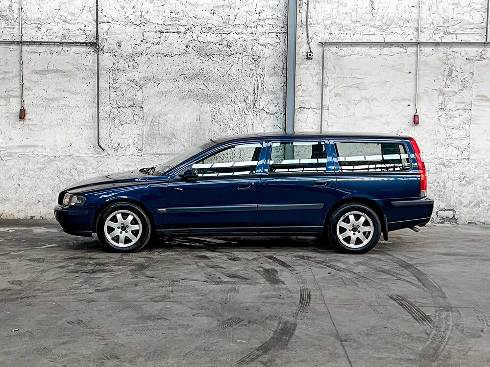 Volvo V70 2.4 Comfort Line 140hp 2003 (Original-NL), 73-LZ-LF