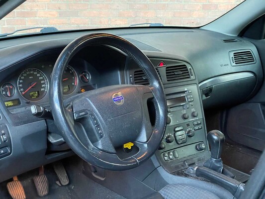 Volvo V70 2.4 Comfort Line 140hp 2003 (Original-NL), 73-LZ-LF