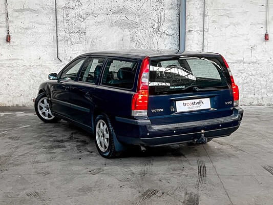 Volvo V70 2.4 Comfort Line 140hp 2003 (Original-NL), 73-LZ-LF