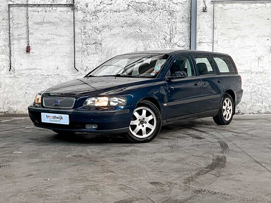 Volvo V70 2.4 Comfort Line 140hp 2003 (Original-NL), 73-LZ-LF