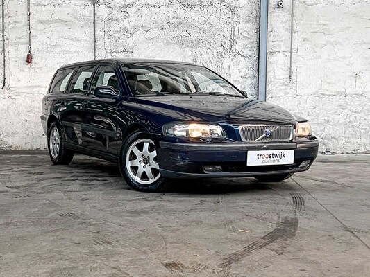 Volvo V70 2.4 Comfort Line 140hp 2003 (Original-NL), 73-LZ-LF