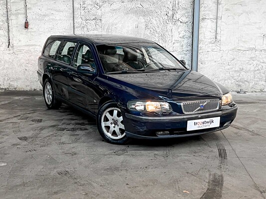 Volvo V70 2.4 Comfort Line 140PS 2003 (Original-NL), 73-LZ-LF