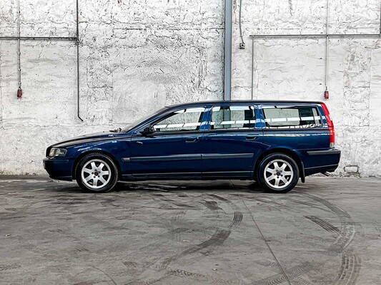 Volvo V70 2.4 Comfort Line 140hp 2003 (Original-NL), 73-LZ-LF