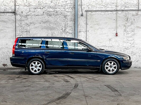 Volvo V70 2.4 Comfort Line 140PS 2003 (Original-NL), 73-LZ-LF