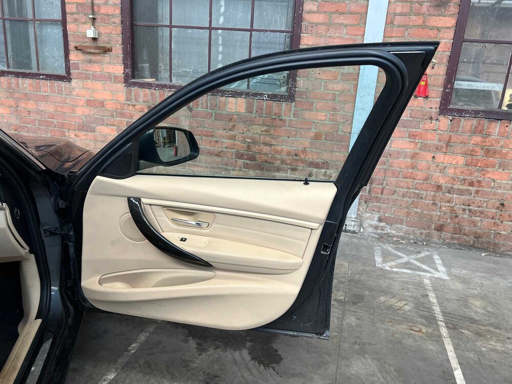 BMW 320i Touring 184hp 2013 (Original-NL), 1-KTJ-01