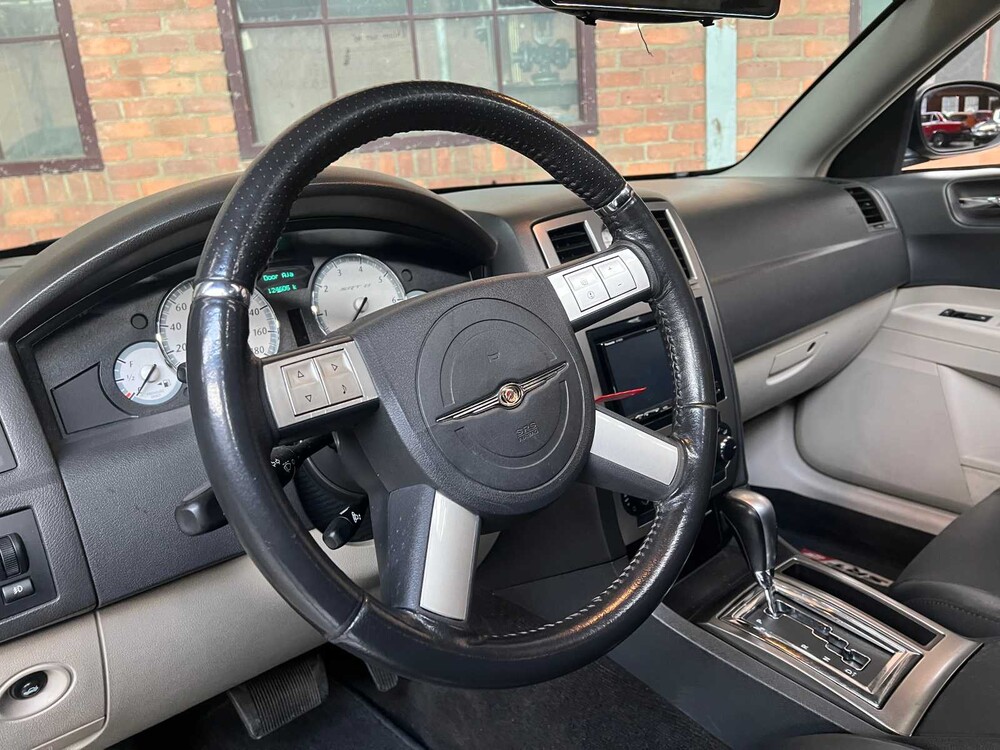 Chrystler 300C SRT8 6.1 V8 425PS 2006