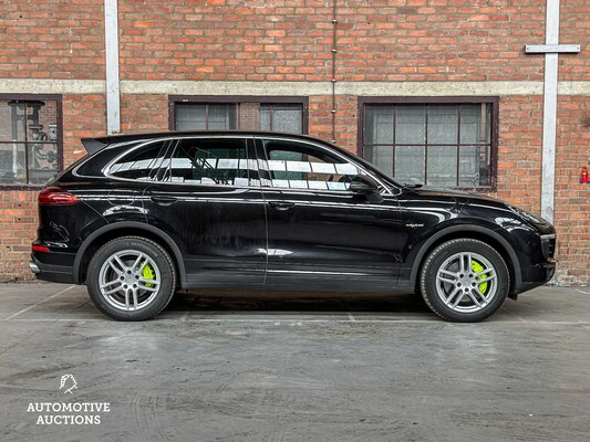 Porsche Cayenne S E-Hybrid 3.0 V6 416hp 2015 (Facelift)