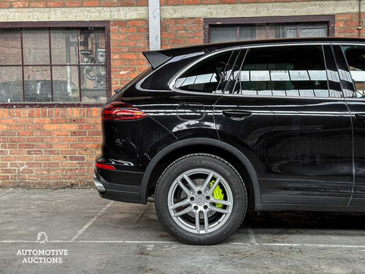 Porsche Cayenne S E-Hybrid 3.0 V6 416hp 2015 (Facelift)