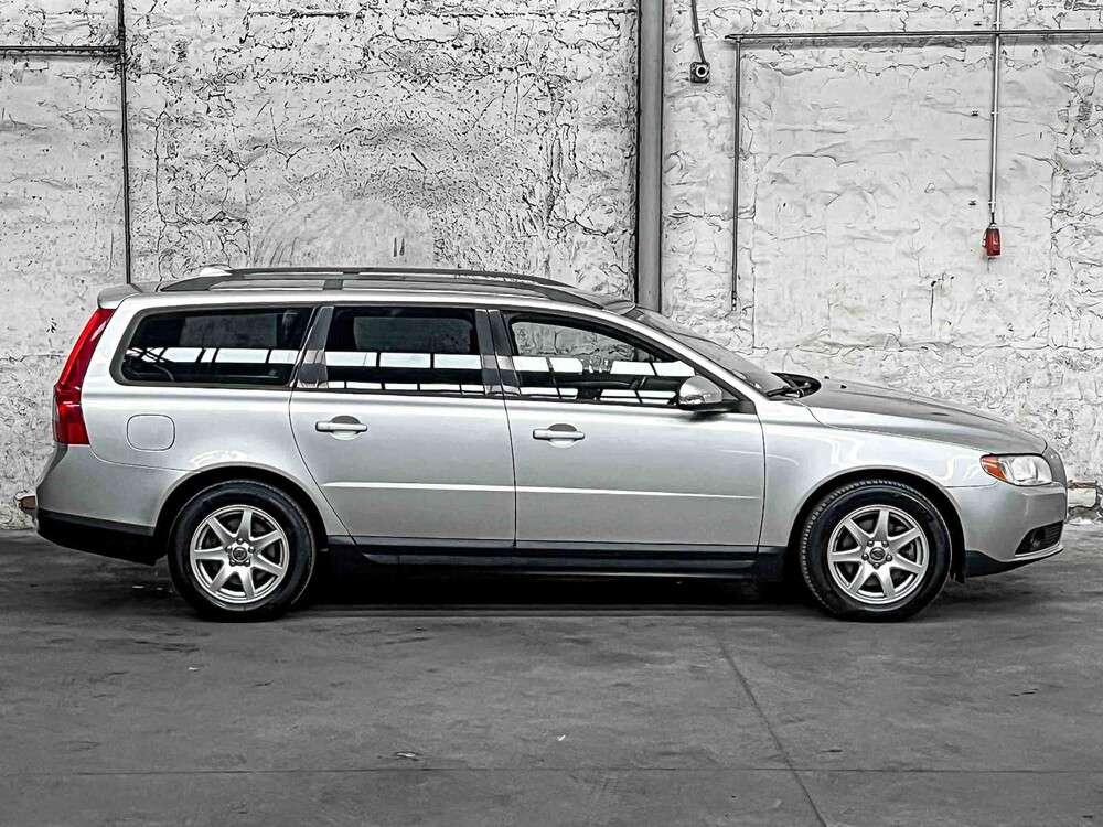 Volvo V70 2.0 Kinetic 145pk 2008, 10-GJK-4
