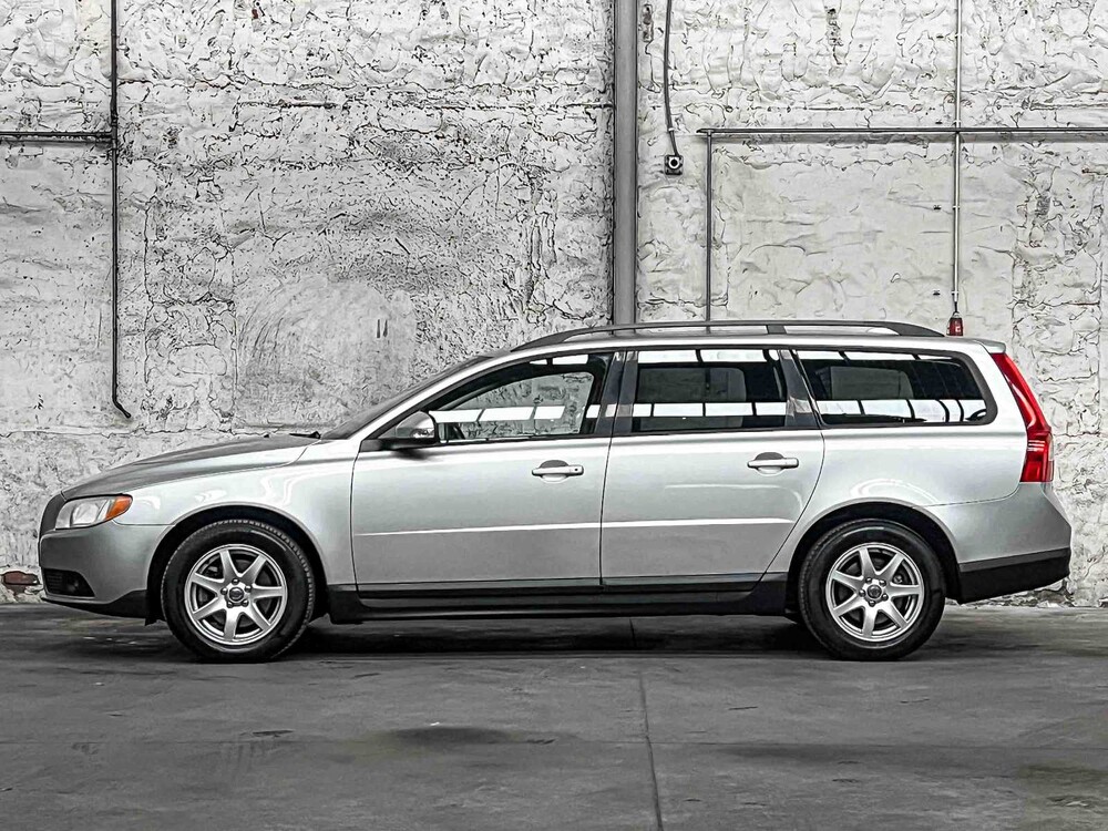 Volvo V70 2.0 Kinetic 145pk 2008, 10-GJK-4