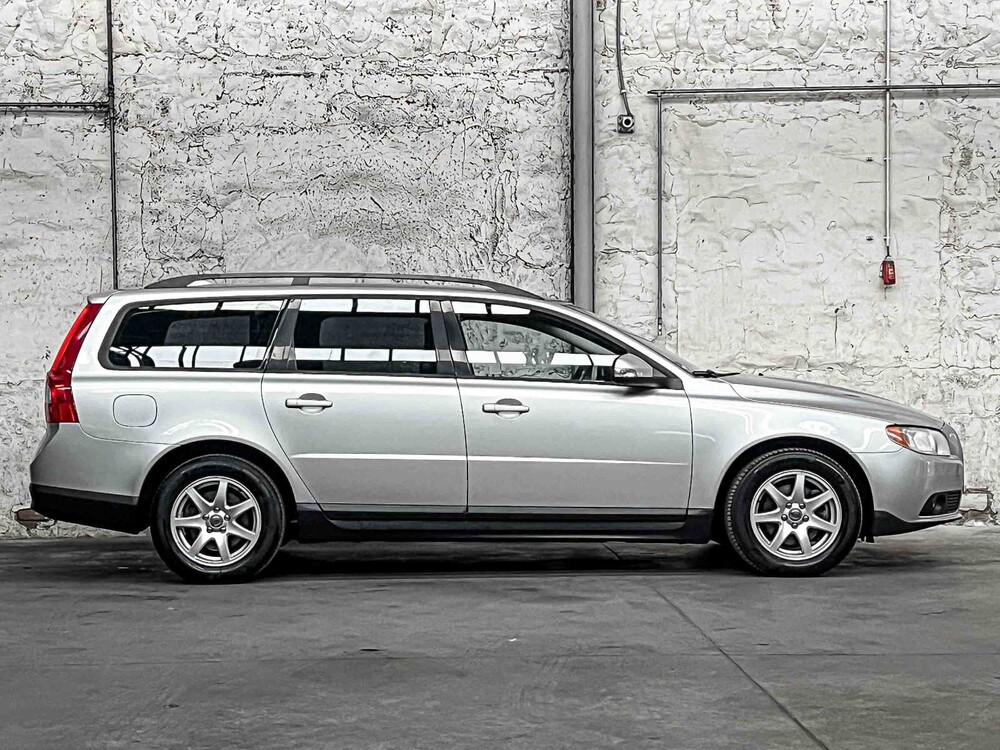 Volvo V70 2.0 Kinetic 145pk 2008, 10-GJK-4