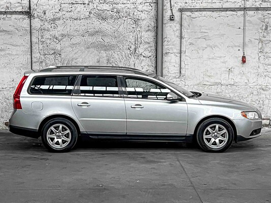 Volvo V70 2.0 Kinetic 145hp 2008, 10-GJK-4