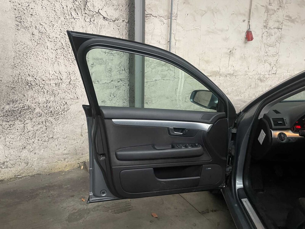 Audi A4 Limousine 2.0 Pro Line 131hp 2006, 27-SX-NN