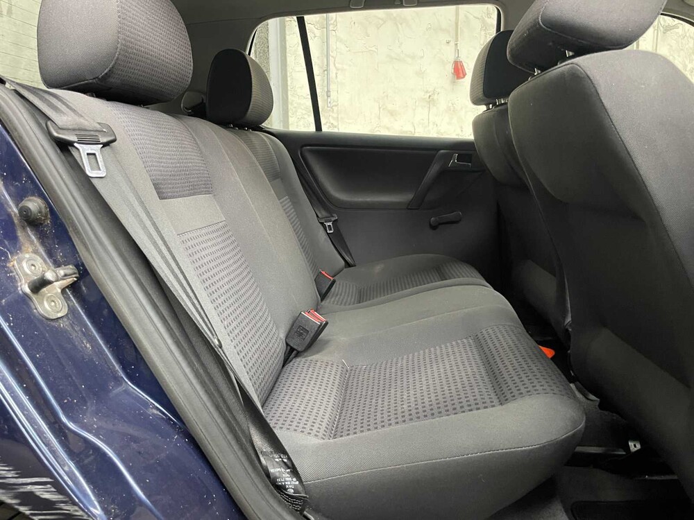 Volkswagen Polo 1.4 Comfortline 60pk 2000, 96-FZ-GL