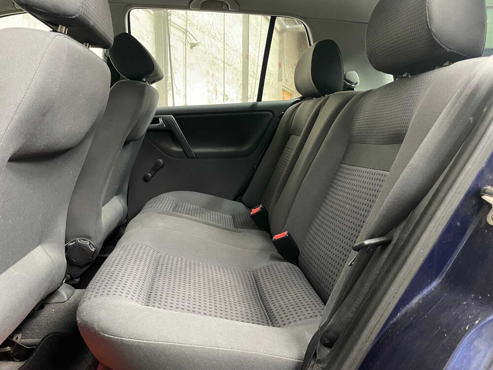 Volkswagen Polo 1.4 Comfortline 60pk 2000, 96-FZ-GL