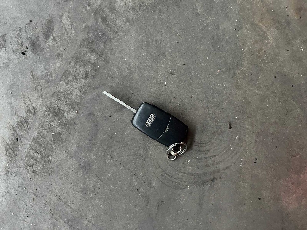 Audi S8 4.2 V8 360hp 2000, 72-FV-VP