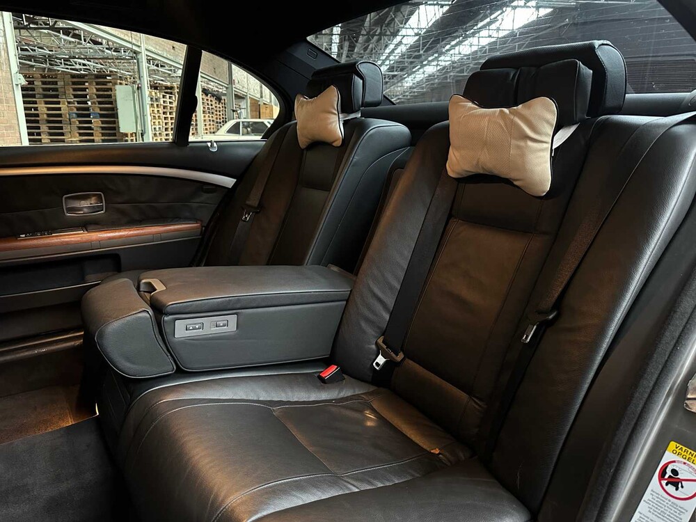 BMW 750Li High Executive 367hp 2005 (Original-NL) 7-series, 22-RJ-DB