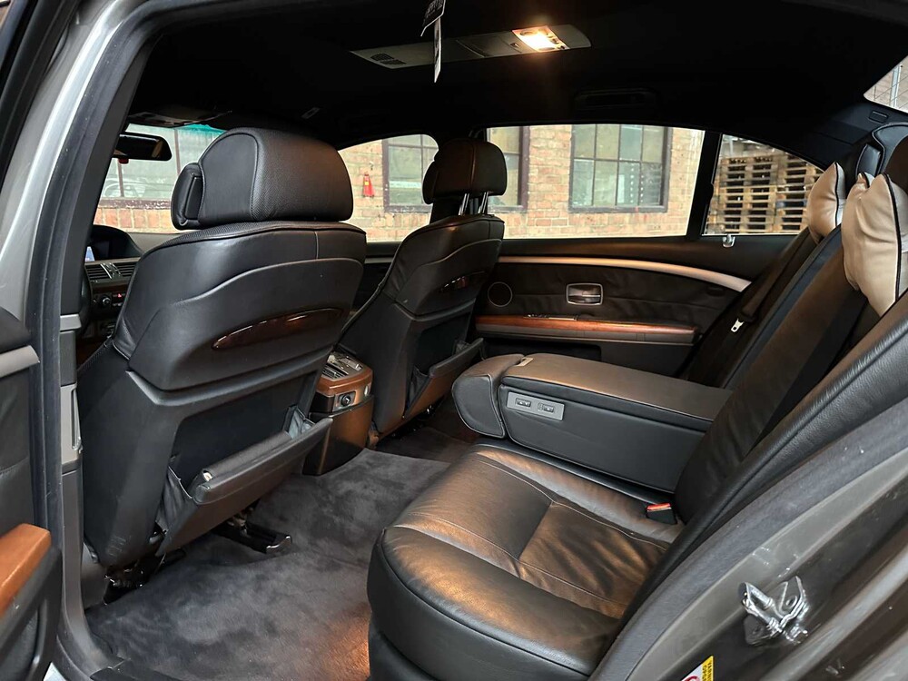 BMW 750Li High Executive 367hp 2005 (Original-NL) 7-series, 22-RJ-DB