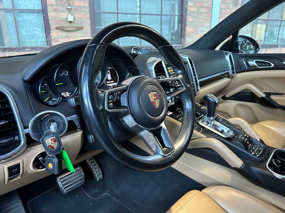 Porsche Cayenne S E-Hybrid 3.0 V6 Sport-Chrono FACELIFT 416PS 2015 (Original-NL + 1. Besitzer), 4-ZHF-93