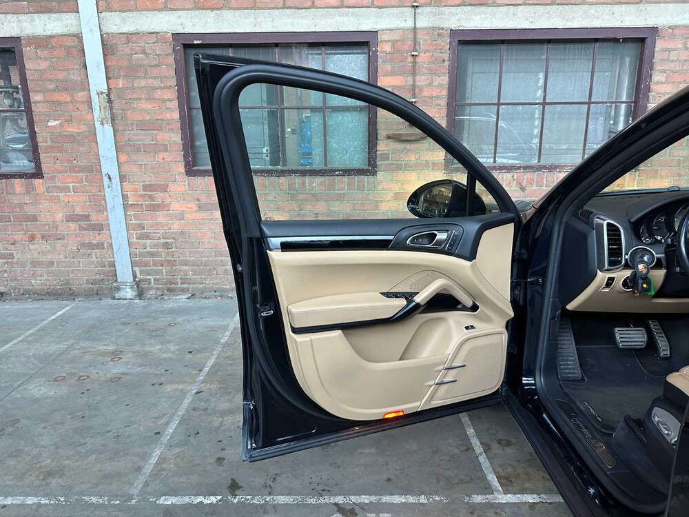 Porsche Cayenne S E-Hybrid 3.0 V6 Sport-Chrono FACELIFT 416PS 2015 (Original-NL + 1. Besitzer), 4-ZHF-93