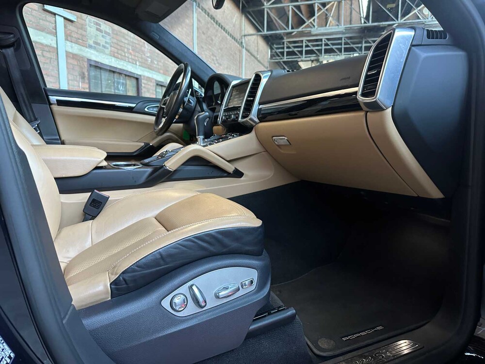 Porsche Cayenne S E-Hybrid 3.0 V6 Sport-Chrono FACELIFT 416PS 2015 (Original-NL + 1. Besitzer), 4-ZHF-93