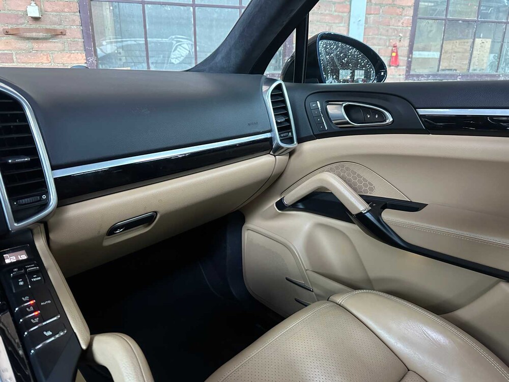 Porsche Cayenne S E-Hybrid 3.0 V6 Sport-Chrono FACELIFT 416PS 2015 (Original-NL + 1. Besitzer), 4-ZHF-93