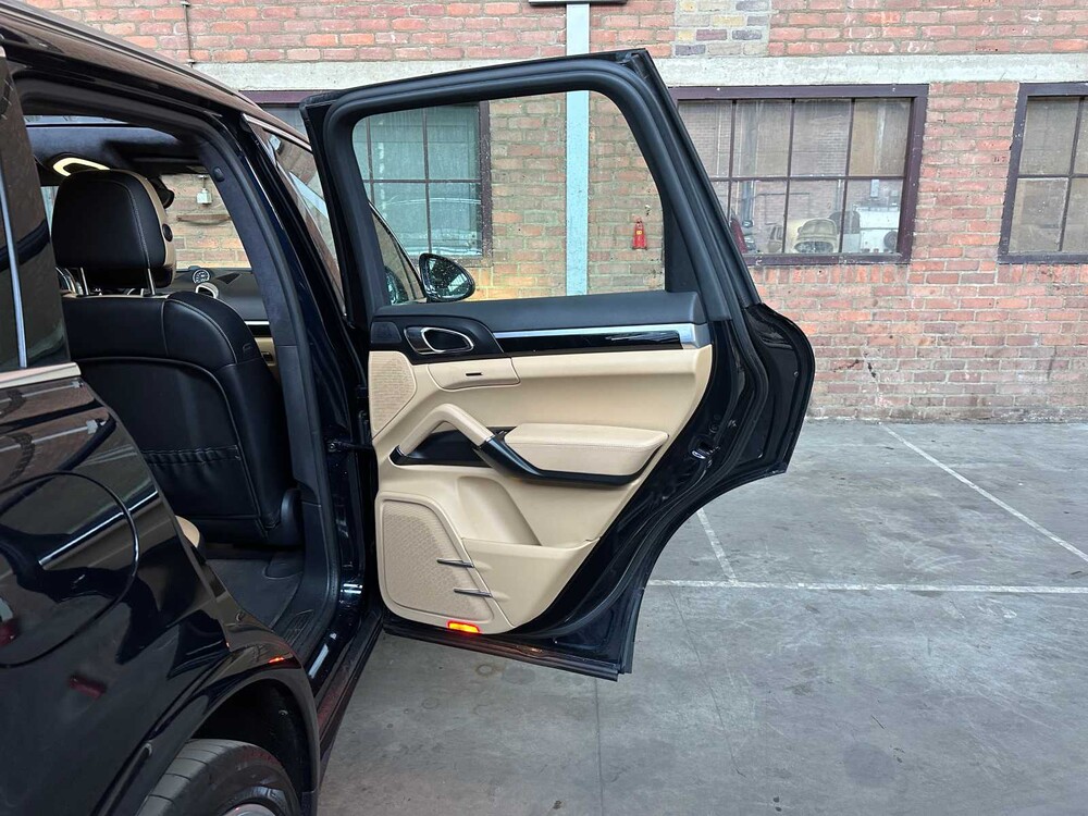 Porsche Cayenne S E-Hybrid 3.0 V6 Sport-Chrono FACELIFT 416PS 2015 (Original-NL + 1. Besitzer), 4-ZHF-93