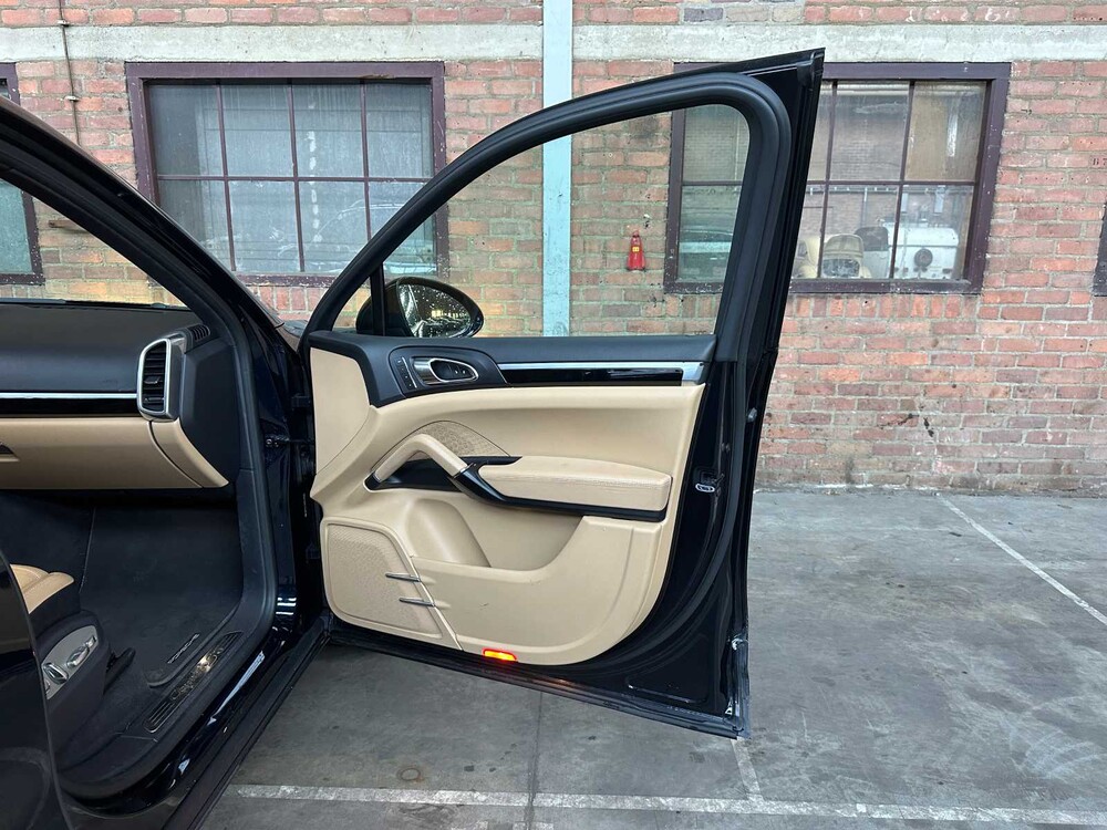 Porsche Cayenne S E-Hybrid 3.0 V6 Sport-Chrono FACELIFT 416PS 2015 (Original-NL + 1. Besitzer), 4-ZHF-93