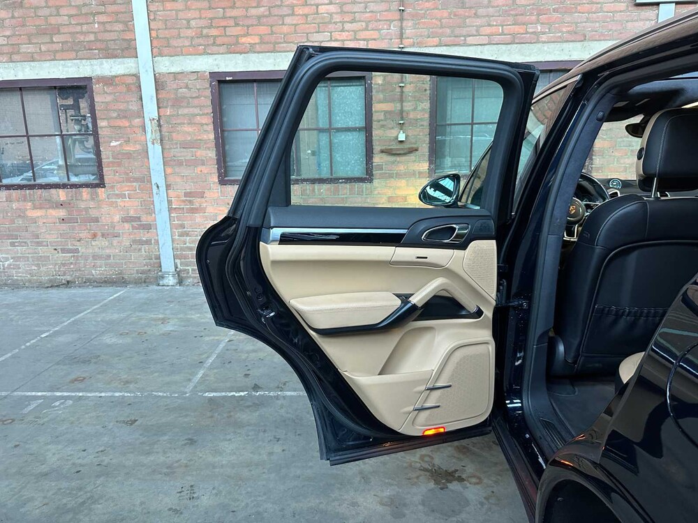 Porsche Cayenne S E-Hybrid 3.0 V6 Sport-Chrono FACELIFT 416PS 2015 (Original-NL + 1. Besitzer), 4-ZHF-93