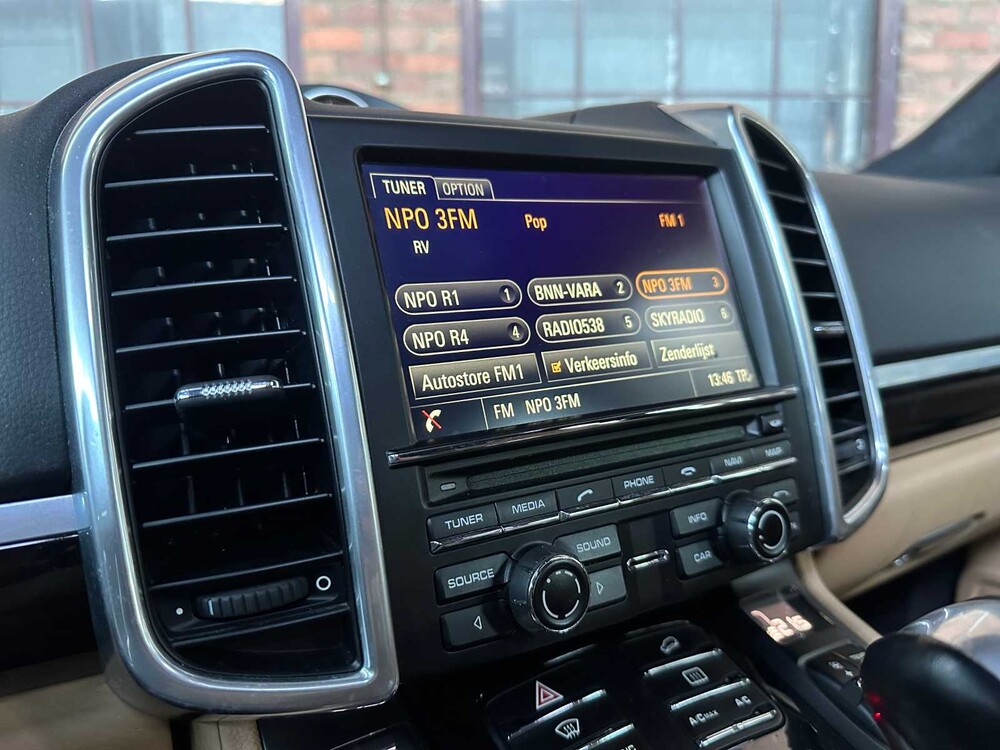 Porsche Cayenne S E-Hybrid 3.0 V6 Sport-Chrono FACELIFT 416PS 2015 (Original-NL + 1. Besitzer), 4-ZHF-93